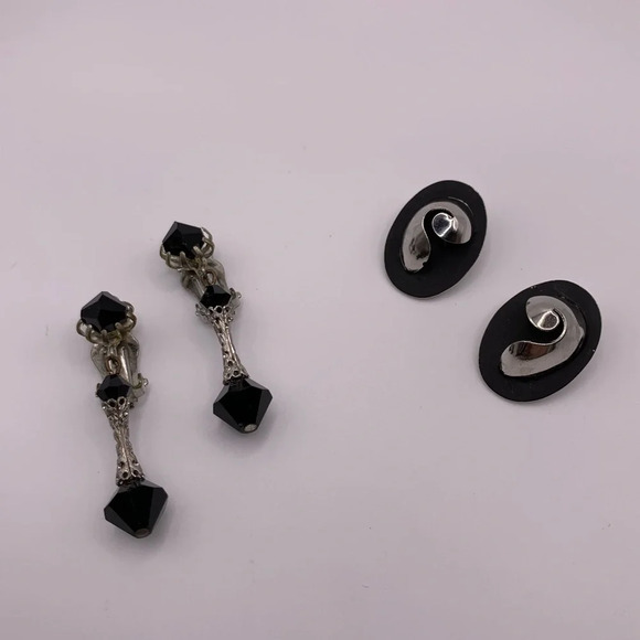 Jewelry - Lot of 2  vintage black and silver toned clip on earrings